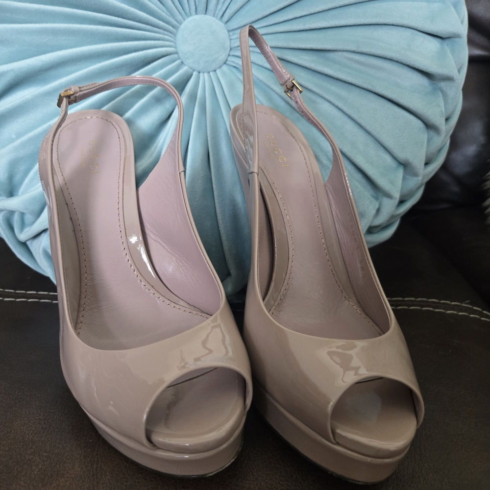 Gucci Elegant Taupe Peep-Toe Stilettos